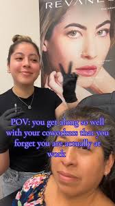 When you vibe so well at work that you forget you're actually at work 😂 We  seriously love the energy our nurse injector Erica and esthetician Liz  bring to Snatched Doll Aesthetics —