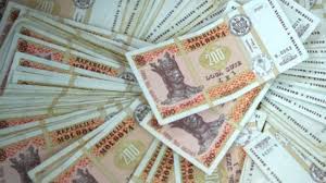 Toate veniturile asigurate înscrise în contractele de asigurare socială al căror nivel se situează sub nivelul minim de 2.300 lei se vor modifica. Anumite Categorii De SalariaÈi Bugetari Vor Beneficia De Un Premiu Anual In MÄrime De 50 Din Salariul De BazÄ
