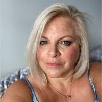 Ali Beaton's Instagram, Twitter & Facebook