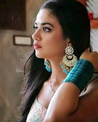 Ooh My Goodness i have never imagined that she is beautiful like this Only  true fans will recognize her