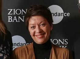 Echtgenote van Robert Redford bezoekt Suriname