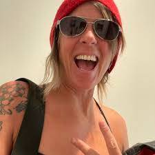 Melissa Firestone's Instagram, Twitter & Facebook