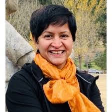 Julia Hedges's Instagram, Twitter & Facebook