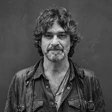 versus 1 cmaj7 con solo mirarte gmaj7 no es difi­cil adorarte cmaj7 tu solo déjame acercarme gmaj7 que tu risa quiero congelar cmaj7 contigo soy travieso gmaj7 y aun que no te hablo te confieso cmaj7 que tus labios yo merezco gmaj7 y tu pelo quiero acariciar amin7 bmin7 amin7 voy a confesarte lo que siempre temi bmin7 aunque te rias de mi mañana amin7 bmin7 tu eres de otra parte amin7 b7. Vamonos A Marte Acordes Y Letra Para Guitarra Ukulele Bajo Y Piano Kevin Kaarl