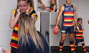 Adelaide crows captain taylor 'tex' walker showed off his soft side as he came to the rescue of a very teary young mascot this week. Adelaide Crows Taylor Walker Comforts Mascot Spooked By The Fireworks Daily Mail Online