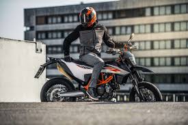 The latest ktm 690 enduro r gains the same engine, electronics and chassis. Ktm 690 Smc R 2019 Comeback