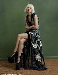 Taylor Swift Shows Off Edgy New Bleached Blonde Hair At Coachella Taylor Swift Style Fashion Taylor Swift