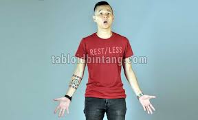 Check spelling or type a new query. Makna Tato Ambigram Di Lengan Ernest Prakasa Tabloidbintang Com