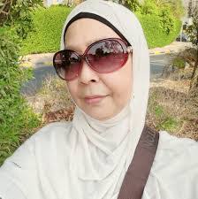 Estelle Oakes's Instagram, Twitter & Facebook