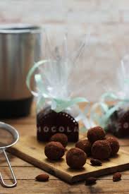 Gesunde Schoko Energy Balls Mit Datteln Clean Eating Geschenke Aus Dem Thermomix Foodrevers Rezept Thermomix Geschenke Schoko Datteln