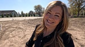 Lorie Powers's Instagram, Twitter & Facebook