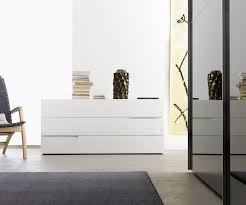 Schicke kommode in weiß hochglanz diese schicke kommode begeistert durch modernes design in weiß hochglanz kombiniert mit originellen absetzungen in schwarz. Livitalia Design Kommode Tacca Weiss Grau Schubladen