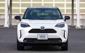 トヨタ・ヤリスクロス, toyota yarisu kurosu) is a subcompact crossover suv produced by the japanese automaker toyota, using the yaris nameplate primarily for the japanese, european, and australian markets. Comparison Volkswagen T Roc R 2019 Vs Toyota Yaris Cross Hybrid 2021 Suv Drive