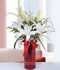 Lilyum Cok Degerli Bir Cicektir Bembeyaz Lilyum Aranjmani Sevdiklerinizin Size Olan Degerini Artiracaktir Zambak Cicek