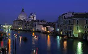 Get yourself acquainted with venice and demographics of venice, culture, people in venice, currency, best attractions and more with this free travel guide. Hd Wallpaper Cityscape Italy Night Venice Water Wallpaper Flare