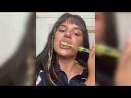 No tengo una explicación de por qué un disco cala hondo. Nathy Peluso Ensena Como Lavarse Los Dientes Nathy Peluso En Instagram Youtube