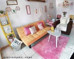 Tidak hanya dinding, gorden, dan bantal duduk berwarna benarkah ruang tamu yang modern harus selalu terlihat mahal dan mewah? 78 Gambar Ruang Tamu Dari Model Minimalis Hingga Mewah