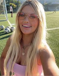 Hi everyone just reminiscing about TV dinners, I'm sure we all remember,  this one was my favorite, I can still taste it in my mind 🤣😋￼. What was  yours?￼￼￼￼