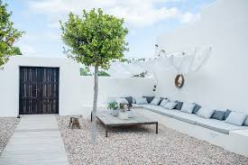 Une Maison Blanche D Architecte Dans Le Sud Planete Deco A Homes World Idees De Patio Maison Grecque Vie En Plein Air