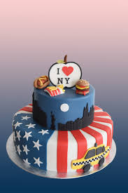 New york cake, with empire state building, crysler tower, statue of liberty, and taxi's! Pin Op Taarten