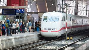 Bahnreisende müssen sich auf massive einschränkungen einstellen. Deutsche Bahn Gdl Gibt Entwarnung Keine Lokfuhrer Streiks Zumindest Bis August Politik Bild De