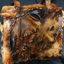 Les formes sont définies grâce à de… 24 Utterly Disturbing Items Made Out Of Human Flesh By A Serial Killer Onedio Co
