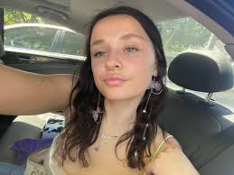 Me and my friend Gaby are looking for 1-2 people that want to get together  and look for a house/ apt. must be clean and tidy but down to have fun and