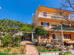 Wähle hier eine stadt aus und finde aktuelle. Familienfreundliches Ferienapartment Mit Terrasse In Crikvenica