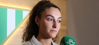 Vicky: "Jugar en el primer equipo del Real Betis Féminas es cumplir un  sueño"