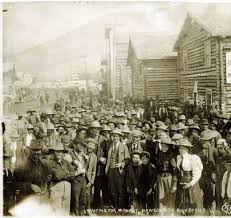 Waiting For Mail At Dawson City Post Office Alaska State Library Historical Collections Collection Name P E Larss Photog With Images Alaska Dawson Dawson City Yukon