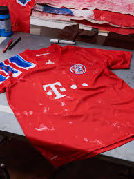 Mit dem pokalsieg vollendet der fc bayern eine vollkommene saison. Historic Bayern Kit Brought Back To Life For Human Race Campaign