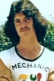 Blog do Silvestre: Simon Cowell: Aquele cabelo sempre foi...errrr...  rebelde.