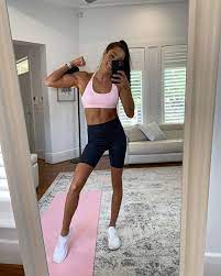 She was the elder daughter of her parents are anna itsines and jim itsines. Kayla Itsines Just Made Her Sweat Workout App Totally Free