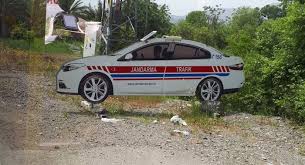 Pengecualian diberikan hanya kepada anggota polis kereta peronda dan dalam tugas kawalan vvip bagi memudahkan mereka melakukan pergerakan sekiranya berlaku kecemasan. Polis Turki Guna Gambar Kereta Peronda Untuk Ingatkan Pengguna Jalan Raya Mekanika