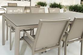 Une table de jardin est un meuble indispensable pour passer des moments conviviaux en plein air. Table De Jardin Design 160 Cm Verre Et Aluminium Grana