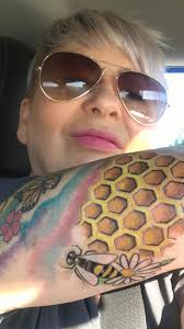 Any bumble bee or honey bee tattoo inspo pictures?