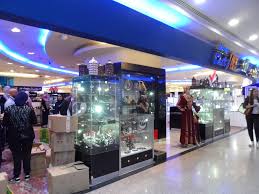 وبإجمالي مساحة تبلغ 4000 متر مربع من مساحات التجزئة اقرأ المزيد. Ø¨Ø±ÙˆØªÙˆÙƒÙˆÙ„ Ø¨ÙŠÙ† Ø§Ù„Ø¢Ø«Ø§Ø± ÙˆÙ…ØµØ± Ù„Ù„Ø·ÙŠØ±Ø§Ù† Ù„Ø¹Ø±Ø¶ ÙˆØ¨ÙŠØ¹ Ø§Ù„Ù…Ø³ØªÙ†Ø³Ø®Ø§Øª Ø§Ù„Ø§Ø«Ø±ÙŠØ© ÙÙŠ Ù…Ù†Ø§ÙØ° Ø§Ù„Ø£Ø³ÙˆØ§Ù‚ Ø§Ù„Ø­Ø±Ø© Ø¨Ø§Ù„Ù…Ø·Ø§Ø±Ø§Øª ØªØ±Ø§ÙÙ„ ÙŠÙ„Ø§