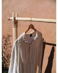 Pour ranger vos habits avec style dans une chambre ou entrée. Portant A Vetements En Bois Et Cuir Artisanat Maroc Marrakech Deco