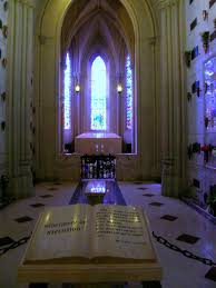 Inside Holly Terrace At Forest Lawn Michael S Crypt Is Bathed In Light From The Stained Glas Death Of Michael Jackson Michael Jackson Grave Michael Jackson
