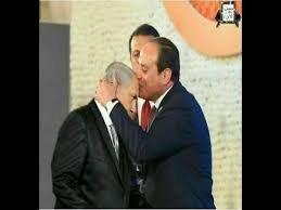 وهنا سنلاحظ كيف رفض نتنياهو مصافحة المستشارة الألمانية أنجيلا ميركر وتجاهلها تماماً رغم مطالبة الصحافيين. Ø­ÙÙÙØ© ØµÙØ±Ø© Ø§ÙØ±Ø¦ÙØ³ Ø¹Ø¨Ø¯Ø§ÙÙØªØ§Ø­ Ø§ÙØ³ÙØ³Ù ÙÙÙ ÙÙØ¨Ù Ø¬Ø¨ÙØ© Ø¨ÙÙØ§ÙÙÙ ÙØªÙÙØ§ÙÙ Youtube