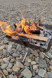 河原での焚き火の注意点 直火は基本的には禁止 焚き火 消防署 庭