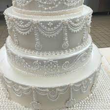 Buddy Valastro 7 2 15 Shows Us He Still Has His Piping Skills I M Totally Having My Wedding Cake Made By Hi Cake Boss Classic Wedding Cake Cake Boss Wedding