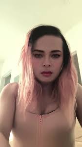 Debora Flores's Instagram, Twitter & Facebook