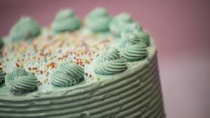 Wenn sie kaffee und süßigkeiten lieben, ist dieses rezept genau das richtige für sie! Einfache Moderne Buttercreme Torte Buttercremetorten Serie Iii Youtube