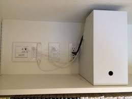 pcや電気機器周りの配線収納 どうされてますか そのままにしておくとすぐにホコリも溜まるし ケーブル同士が絡まってぐちゃぐちゃに 見た目もよくないですよね 今回は 100均や無印のアイテムなどを使ってプチプラでケーブルボックスを自作するアイデアを集め