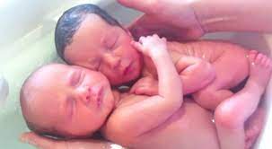 Newborn Twins Don T Know They Ve Been Born Yet In Sweetest Baby Bath Ever Video The Christian Post