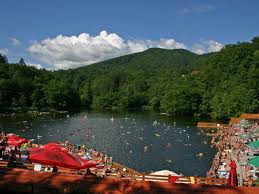 Peste 600 de obiective turistice din romania. Lacul Ursu Cazare Praid