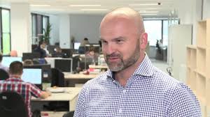 Rafał brzoska wykorzystał koniunkturę oraz liberalizację rynku przesyłek pocztowych. Rafal Brzoska Polska Jest 5 Najwiekszym Rynkiem E Commerce W Unii Europejskiej Youtube