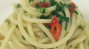 Her italian food and travel themed blog, an italian dish, is a labor of love. Spaghetti Aglio Olio E Peperoncino Dello Chef Max Mariola