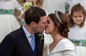Über mehrere tage stieg die traumhochzeit des jahres. Ein Traum In Creme Das Brautkleid Von Prinzessin Eugenie Stuttgarter Nachrichten